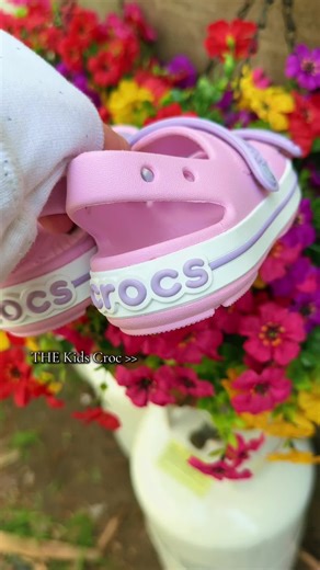 Toe guard & 2 Velcro straps… I know a mom designed these 🙏🏻 @Crocs #crocsnewarrivals