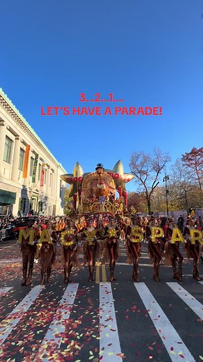Opening scenes from the Macy’s Thanksgiving Day Parade! @macys #macysparade #macys #macysthanksgivingdayparade #thanksgiving #thanksgivingparade #nyc