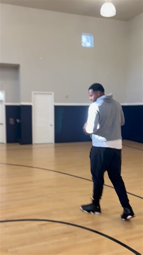 Ever wondered why basketball players love using the floater? ✨ It’s...