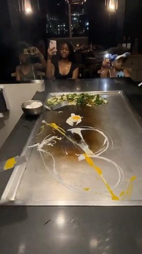 Juggling eggs into hearts 🥚❤️ | Hibachi skills on fire 🔥 #EggTrick #HibachiChef