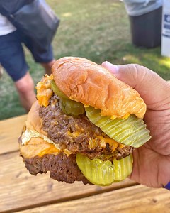 THE Burger Scholar himself, George Motz, makes the PERFECT Smashburger 🍔🌟 | Foodbeast