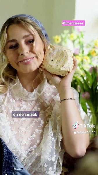 Na de succesvolle lancering van het Mercieke, de kaaslijn van Steffi Mercie, lijkt er iets te zijn misgegaan met een nieuwe batch. Verschillende Tiktok-gebruikers klagen over een slechte geur, slijm en schimmel. De populaire influencer heeft al op de klachten gereageerd.