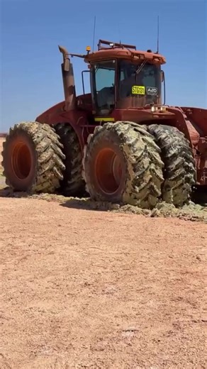 483K views · 2.8K reactions | Nothing stops this beast. Putting in the work today! #BigTractor #DirtWork #Farming #fblifestyle | Lisa H | Facebook