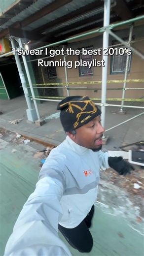 I think I have the best 2000s and 2010’s running playlist. If you see me singing and running in these NY streets please join in with me #karaoke #nyc #runner