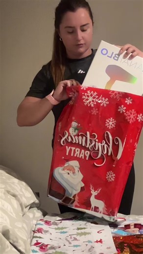 27 bags, 9 patterns, 4 different sizes and all for under €20. Get them at a reduced price now for Black Friday #giftwrappinghacks #christmaswrappingtips #giftbags #wrappingmadeeasy #tiktokshopblackfriday @Melluxe.UK @The Collective Agency TTS IRE