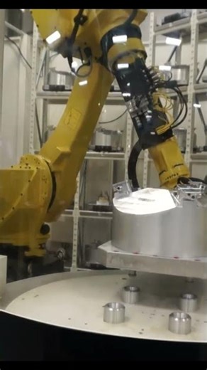 Meet our powerhouse: the FANUC M-710i #robotics #robot #automation