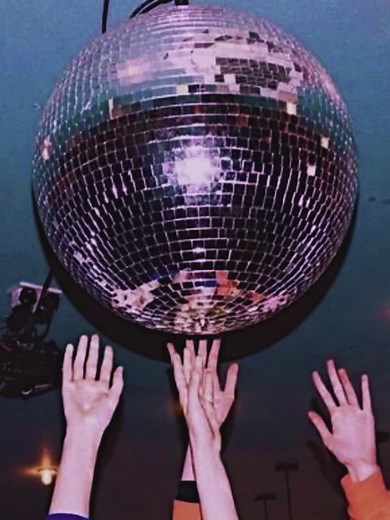 Nothing ever lasts forever #80s#grunge#rock#fyp#viral##80smusic #80steenstyle #aesthetic#80steenvibes#80steen