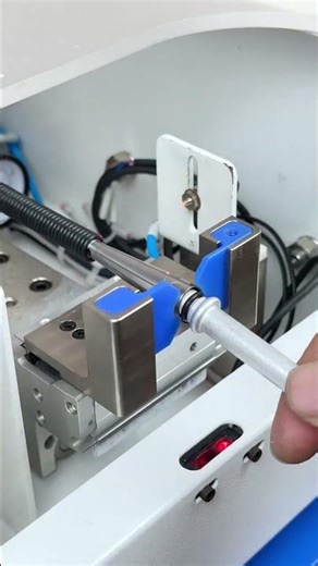 Universal sealing ring assembly machine is used in the automotive air conditioning pipe field