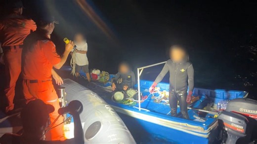 Taiwan Expels Chinese Fishing Boat in South China Sea