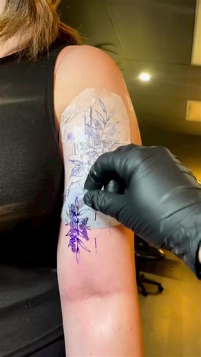 Floral bicep tattoo #finelinetattoo #tattoo #tattoofyp #tattootok #tattooartist