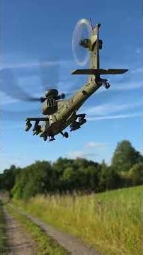 Der scharfe Apache A64D von RC ERA C170 fliegt in den Angriff über und bekämpft sein Ziel