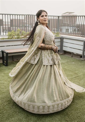 GRWM for my mehandi ceremony✨💚 Makeup products used: @embryolisseca moisturizer @Huda Beauty Color corrector @mars color correcting pallet @Estée Lauder double wear foundation @Hourglass Cosmetics vanish concelear @hudabeauty easy bake powder @Morphe Cosmetics eyeshadow pallet @Clinique lemongrass eyeshadow @Maybelline NY pencil eye liner @Anastasia Beverly Hills brow definer & brow freeze gel @Rare Beauty liquid blush @rarebeauty contour stick @NARS Cosmetics bronzer @NYX Cosmetics Canada butt