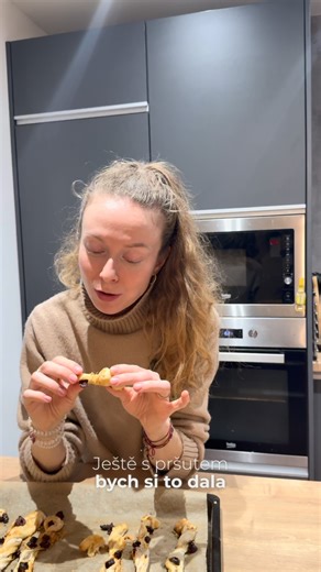 LUCIE | vařit snadno a výživně on Instagram: "Je tam lepek a v rámci testování i parmazán. Ten by měl díky zrání být snáze stravitelný, tak uvidíme 🙏🏻💫 Nicméně v programu Zdravě a výživně nejen po dobu 21 dnů budou recepty nejen bez lepku, ale i bez mléčného a bez vajec 💪🏽 bude tam vždy připsáno, kdy se dají použít. 🔥 pokud i ty chceš ulehčit svému trávení, vyzkoušet si jaké to je vařit bez lepku a z real surovin, pak je program pro Tebe! Pokud nejíš vejce, mléčné, kuřecí a hovězí, naskoč