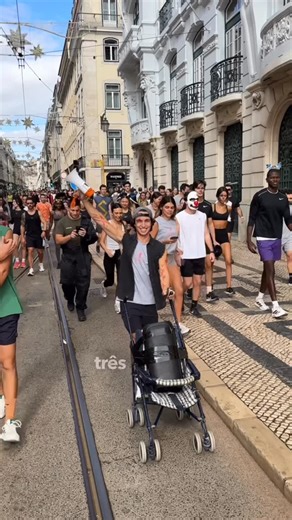 Limitless Club on Instagram: "Pela primeira vez em Lisboa, os três maiores run clubs da cidade juntam-se num só evento. Uma corrida. Três comunidades. Uma energia que nunca aconteceu antes. 📍 Praça do Comércio 📅 Sábado, 31 de janeiro ⏰ 10:30h Limitless Club × Rookie Run Club × Lisbon Running Community Quer corras há anos ou nunca tenhas corrido na vida, és mais do que bem-vindo. Giveaways da Adidas, descontos exclusivos na Oakberry, DJ ao vivo e boa energia. Vemo-nos sábado!! ❤️‍🔥 • • #viral