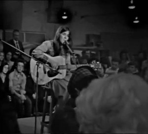 “The answer, my friend, is blowin’ in the wind. The answer is blowin’ in the wind” 💜🖤 📽️ Cecilia en vivo (1972) | Spanish Utopia