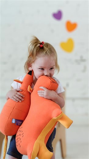 Proyecta Marea on Instagram: "🧸 ¿Estas buscando juguetes para la infancia? ✨ Te invitamos a venir a nuestra tienda donde vas a encontrar variedad y piezas únicas para cada etapa 100% diseño argentino. 1. Juguetes de madera para bebés. 2. Títeres. 3. Kits de bordado mágico. 4. Cubos ilustrados. 5. Muñecos de la fauna argentina. 6. Cajas de imanes temáticas. 7. Ilustraciones para decorar. 8. Kits bordado soft. Y mucho más! 📍Te esperamos de Lunes a Sábado 10 a 20hs en Velasco 409, villa crespo"