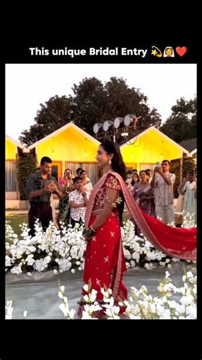 Bridal Entry in Water 🌊👰‍♀️💫 #bridalentry #unique #entryideas #marathibride #brideandgroom #shorts