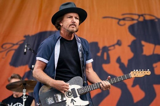 Eddie Vedder turns solo shows into fight for EB cure