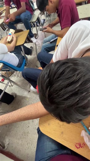 Tatuaje Pequeño de Junior H para Sadboys y Sadgirls