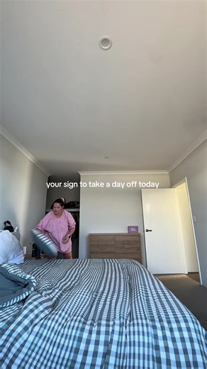 Seriously, give yourself a break xx #makemybed #cleanbedroom #morninghabits #motivation #motivationalquotes