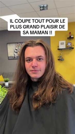 Il coupe tout ses cheveux pour sa maman !! J’en profite pour vous présenter le Vanquish Compact de chez @Wahl Professional UK ce sèche cheveux très léger avec un max de puissance ! Le Vanquish compact a toutes les qualités réunies d’un sèche cheveux ultra performant. #vanquishcompact