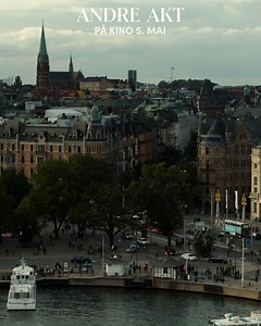 🍿🍿 Andre akt 🍿🍿 Onsdag 31. mai • KL. 19:50 🎟️🎟️ www.stokmarkneskino.no ___ Evas liv som nybakt pensjonist kunne helt klart vært bedre. Eks-mannen flytter inn på andre siden av gaten sammen med ny kone, mens sønnen hennes begynner bli lei av mammas mas og vil egentlig ha minst mulig med henne å gjøre. Hva skal Eva da bruke tiden sin på? Men så dukker det opp en mulighet for en deltidsjobb hun ikke kan motstå. Den eksentriske skuespilleren Harald Skoog har blitt rammet av slag, og ønsker reh