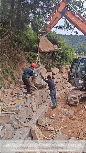 Excavator and crane used for stone revetment – ​​good tools and machinery improve work efficiency.