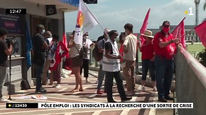 Le cri d'alarme des agents de Pôle Emploi qui demandent des moyens supplémentaires et une hausse de salaires. Reportage | Réunion la 1ère