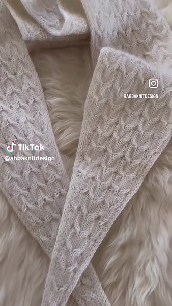 Heartshaped Scarf: A Unique Knitting Pattern