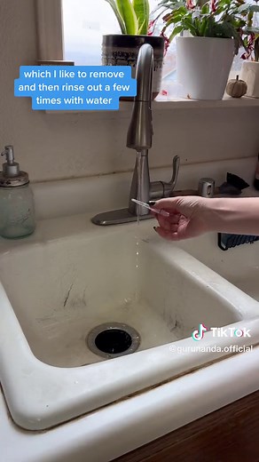 Cleaning our Cordless Waterpik! 💙 @iampuneetnanda #waterflosser #waterpik #gurunanda #oralhygiene