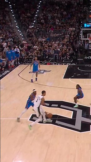 Wemby pulled up from HALF-COURT to beat the half-time buzzer-beater!