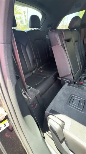 How the third row seat folds down in this SUV