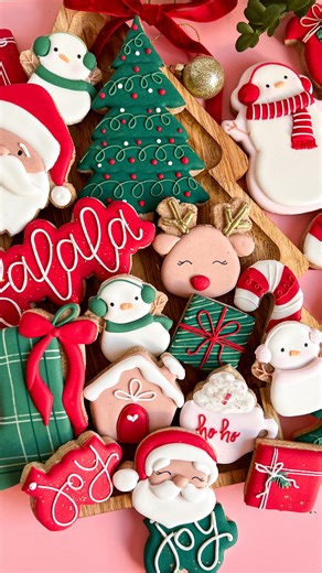 Hellen on Instagram: "Cookie ornament tutorial! Each ornament ball fits about 4 (2 inch) cookies. I roll my dough to 1/4 inch thick. Ornaments are linked on my Amazon storefront! #losangelesbakery cookieornaments #christmascookies #holidaycookies . ."