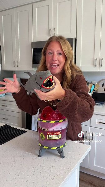 Primal hatch megladon shark #primalhatch #megladonshark #boygiftideas #primalhatchmegladon