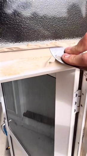 Comment appliquer une pâte à bois ?#PâteÀBois #RéparationBois #AstuceBricolage #Menuiserie #FinitionBois #astuces #france 🥨🇫🇷 | Blog-turquoise67