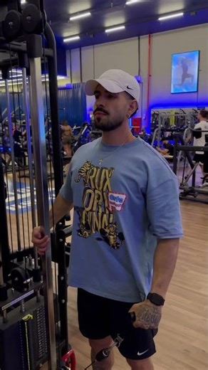 ELEVAÇÃO LATERAL NA POLIA BAIXA (UNILATERAL)