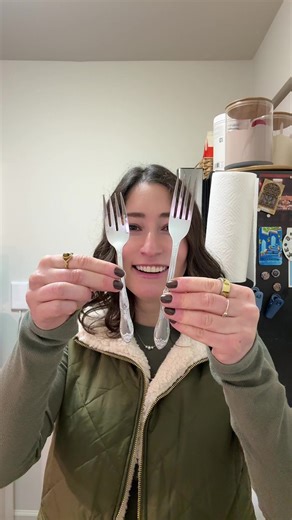 No why are her forks SO small?!? | Forks