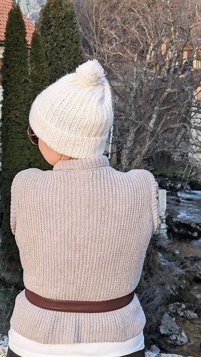 ✨ Crochet with me- the easiest hat that looks knitted ✨ Free pattern ⬇️⬇️⬇️⬇️⬇️⬇️⬇️⬇️⬇️⬇️⬇️⬇️⬇️⬇️⬇️ Using just a few simple stitches and two dreamy yarns: Merino wool Kid Silk, we’re making a soft, fluffy hat that looks like it’s knitted (but it’s not 😉). You’ll need: 🧶 Merino wool Kid Silk 🪡 4 mm hook 🪡 Tapestry needle ✂️ Scissors Abbreviations: ch – chain ss – slip stitch YOSL – yarn over slip stitch YOSL BLO – yarn over slip stitch back loop only Let’s start: ch 55 (you can adjust this to