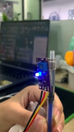 Simple Arduino Water Level Indicator | Blue LED Alert 💧 #arduino #diyprojects #Shorts