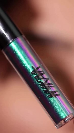 Stardust Dual Chrome Eyeliner: Color-Changing Magic!