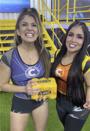 Los chicos se refrescan con Pilsener después del programa