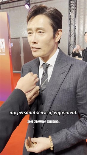 Here is our brief interview with Lee Byung-hun (이병헌), the star of 'No Other Choice' (어쩔수가없다), the new Park Chan-wook film which screened at the BFI London Film Festival last month. This was at the red carpet for the Gala Screening at the Royal Festival Hall, Southbank Centre on 15 October 2025. Guest Interviewer & Video Editor: Ka Youn Yoo @kayoun_yoo Filming & Question By: Timothy Holm @paratize84 for The Cinema Exchange Thank you to the @britishfilminstitute for allowing us to participate as m