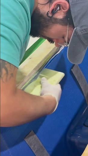 Laying flow media and enka channels#composites #vacuuminfusion #manufacturing #carbonfiber