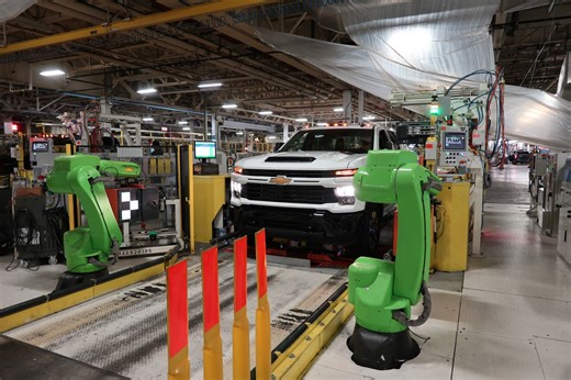 U.S. exempts Canadian-made cars from 25% tariffs for 1 month