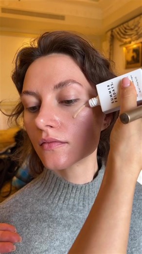 Some behind the scenes with @summerfridays , we’re working on something exciting that I cannot share yet! I hot to try some existing products like the Sheer Skin Tint that I haven’t tested before and it’s BOMB! On the model I’ve applied shade 2 but if you are interested my shade is 3. #bts #makeupartist #sheerskintint #lightweightmakeup