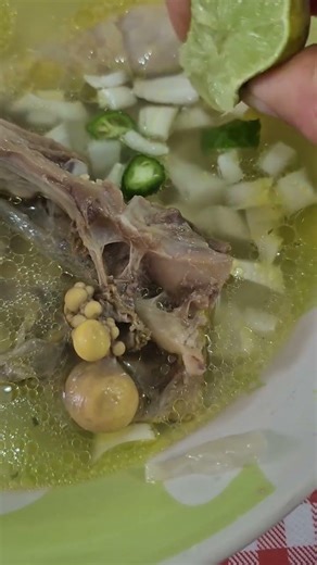 Let's enjoy an exquisite chicken ranchero broth that brings us back to life.