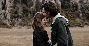 11 Obvious Signs A Guy Likes You That We All Overanalyze Anyway