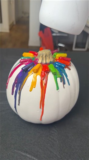 DIY pumpkin crayon craft
