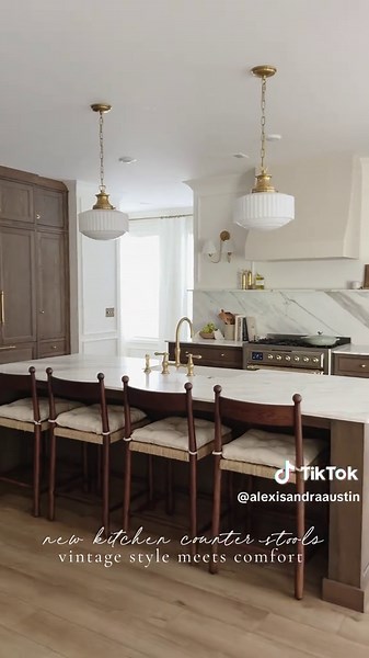 Stylish Counter Stools for Modern Kitchen Aesthetic