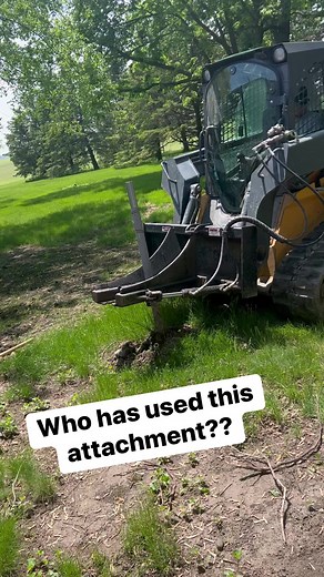 Skid steer working!! #farm #farming #farmlife #familyfarm #agriculture #reelsvideo #reelsfb #reels #tractor #caseih #johndeere #fun #combine #corn #beans #harvest #country #work #hardwork #skidsteer | Titman Farms